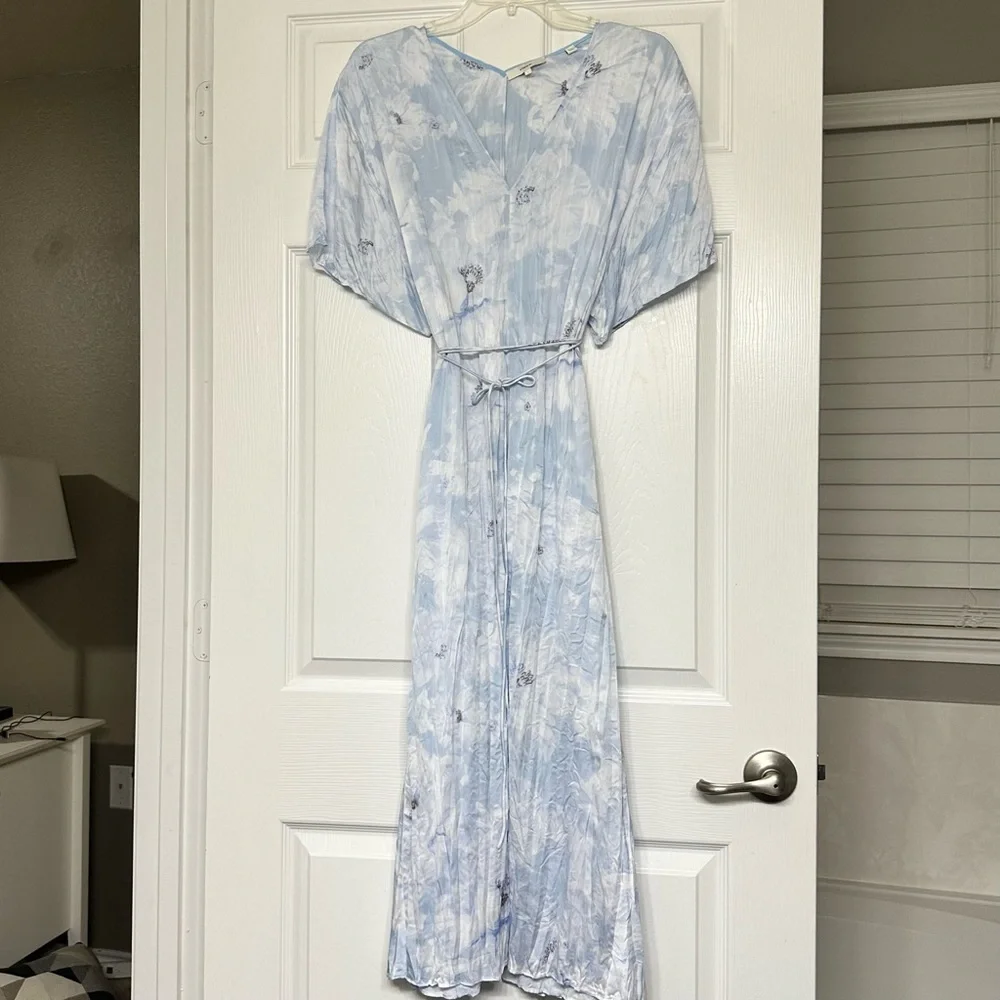 VINCE Painted Magnolia V-Neck Dress - Picture 6 of 11